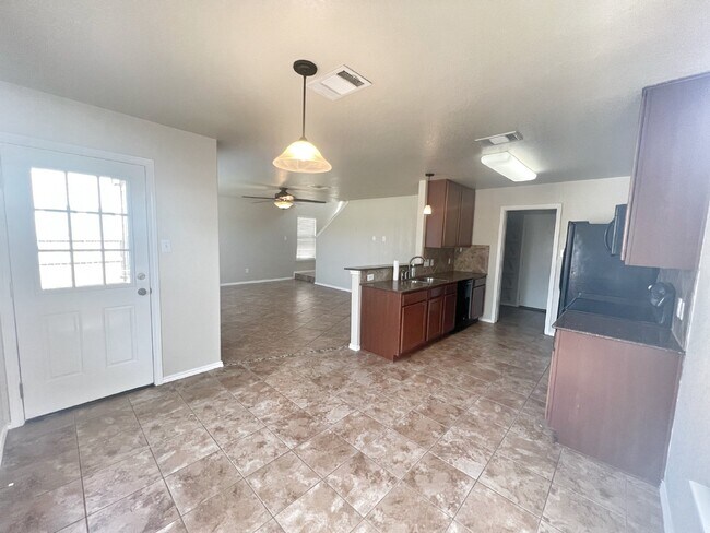 Building Photo - Prime Avery Park Location – Easy Access to...