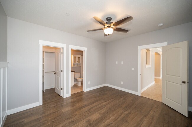 Building Photo - Main Floor Condo in Saratoga Springs!