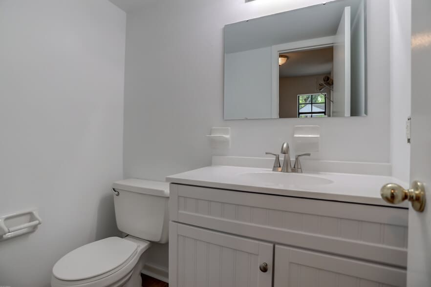 Building Photo - 1618 Poinsetta Rd