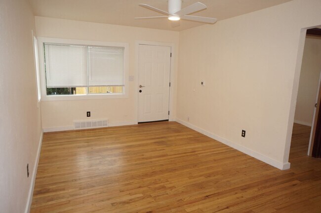 Building Photo - 4805 N Maryland Ave