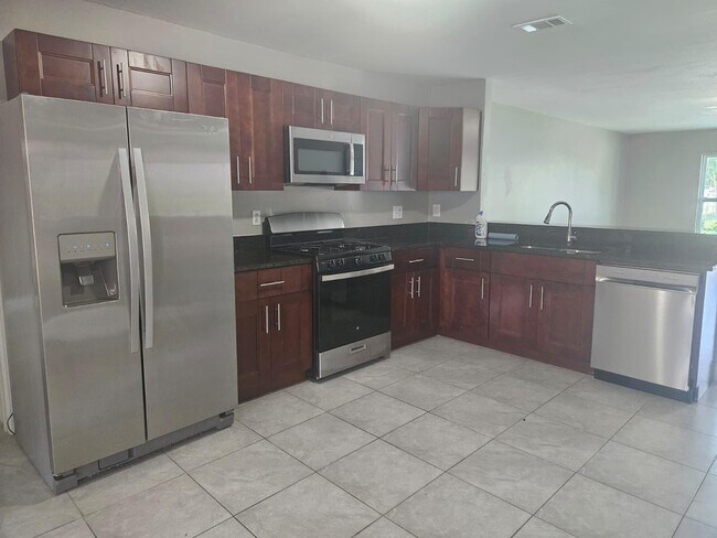 Building Photo - 6147 Moonbeam Dr