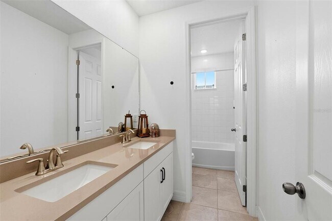 Building Photo - 1859 Treasure Cv