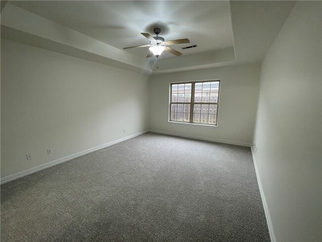 Building Photo - 2814 Vly W Ct