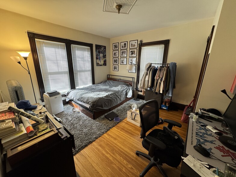 Building Photo - 211 Holland St