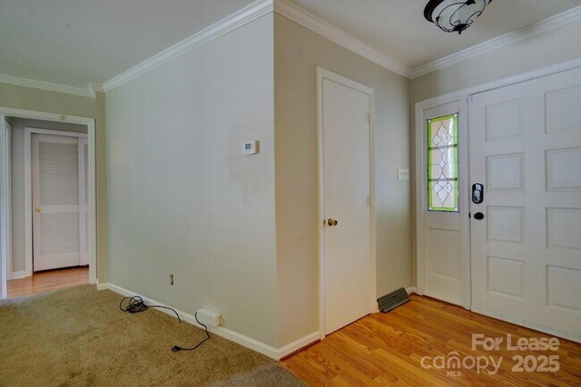 Building Photo - 6412 Tomahawk Ln