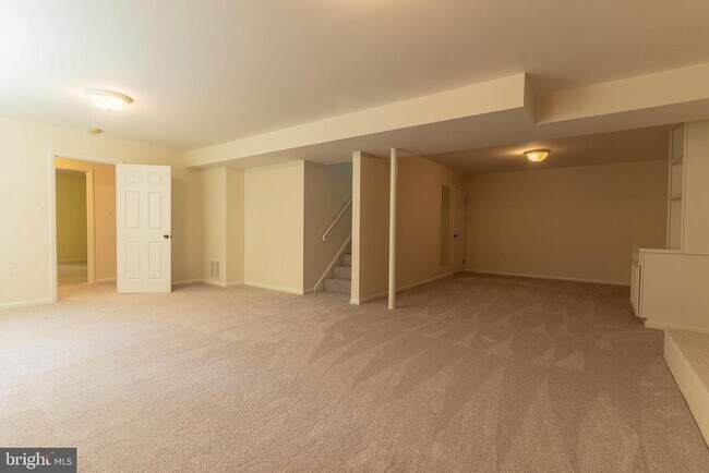 Building Photo - 6627 Hazel Ln