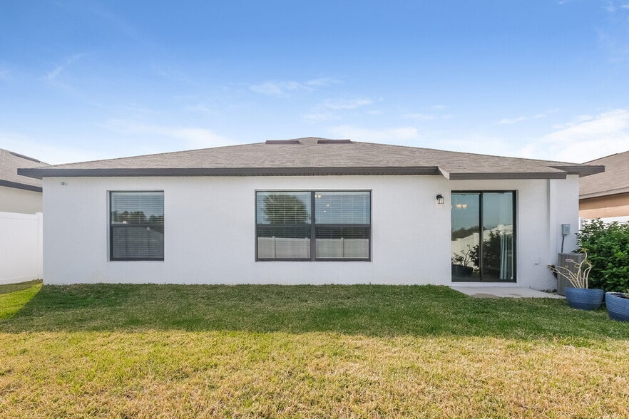 Building Photo - 11220 Leland Groves Dr