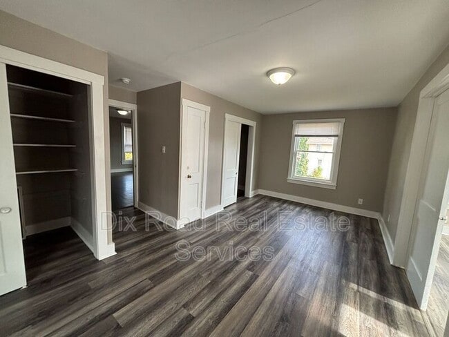 Building Photo - 335 Watervliet Ave