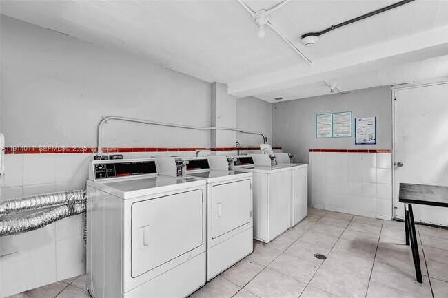 Building Photo - 9200 E Bay Harbor Dr