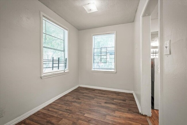 Building Photo - 1066 W 13th St