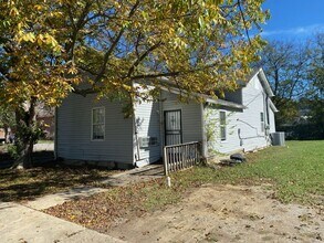 Building Photo - Charming 2 Bedroom in Downtown Chattanooga! Housing vouchers accepted!