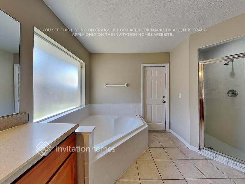 Building Photo - 115 Secluded Oak Ct