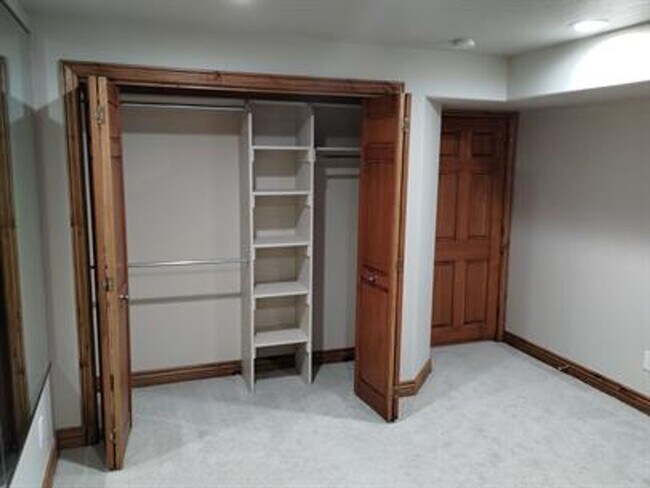 Building Photo - Spacious Cottonwood Heights Home with Vaulted Ceilings & Finished Basement