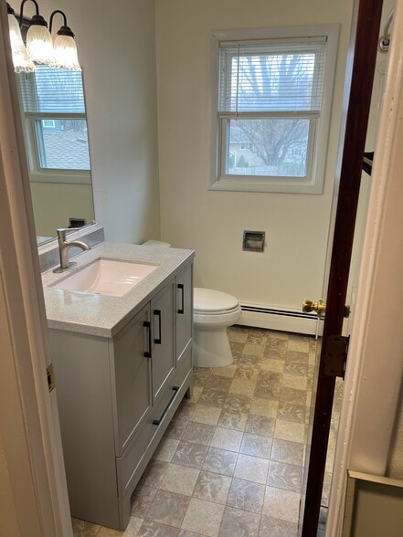 Bath - 42946 Emerald Dr