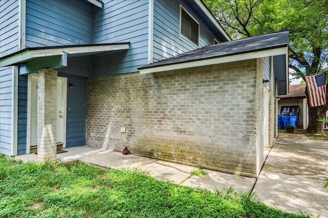 Building Photo - 408 Vista W Ct