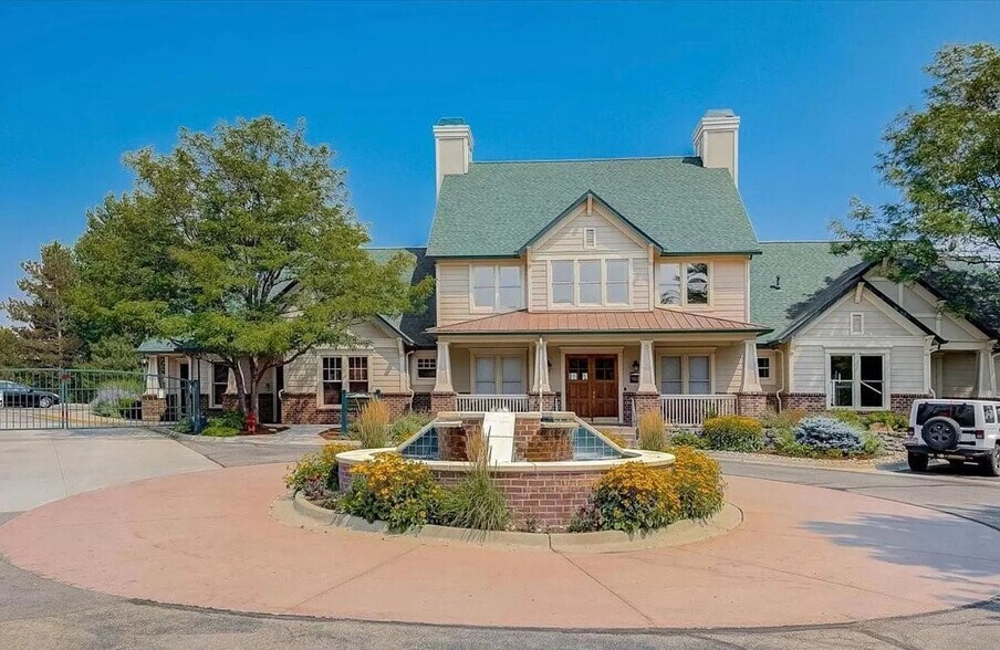 Building Photo - 2070 Shamrock Dr