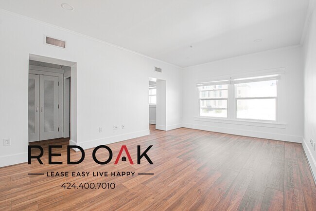 Building Photo - 6533 Hollywood Blvd