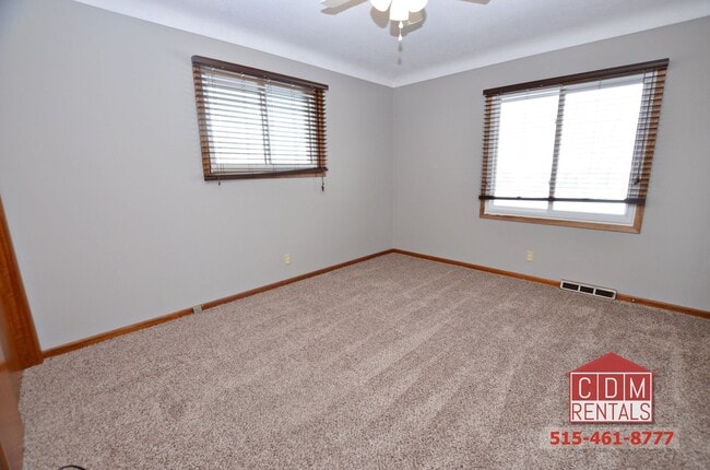 Building Photo - Cozy Ranch Home near Beaverdale