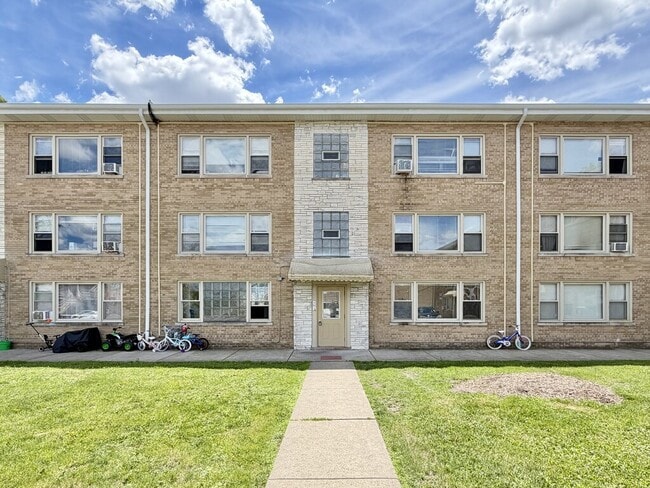 Building Photo - 7630 N Milwaukee Ave