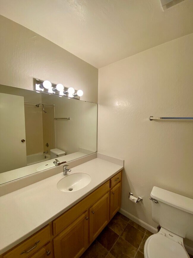 Building Photo - Nice Upper Unit in the Desired Station West!