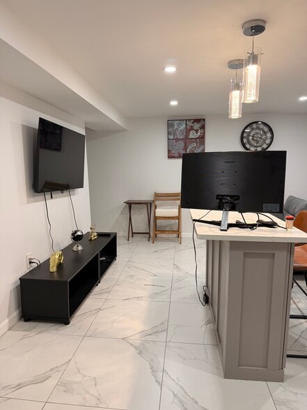 Building Photo - 690 Southern Pky