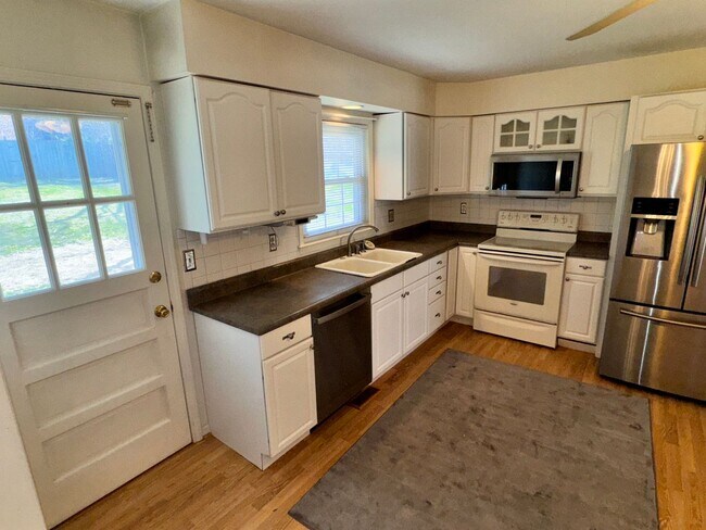 Building Photo - Beautiful House in Tates Creek! 4 BR, 2.5 ...