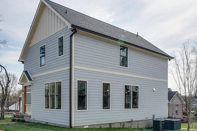 Building Photo - 3 Bed/2.5 Bath-Modern Home-Minutes from Downtown