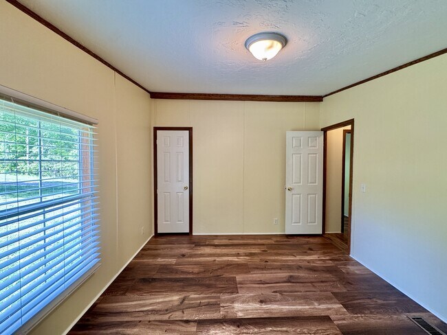 Building Photo - 229 Bateman Ln