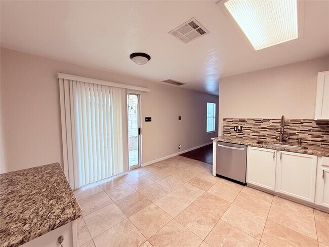 Building Photo - 102 Brentwood Dr