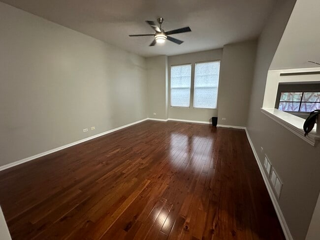 Building Photo - 482 Grosvenor Ln