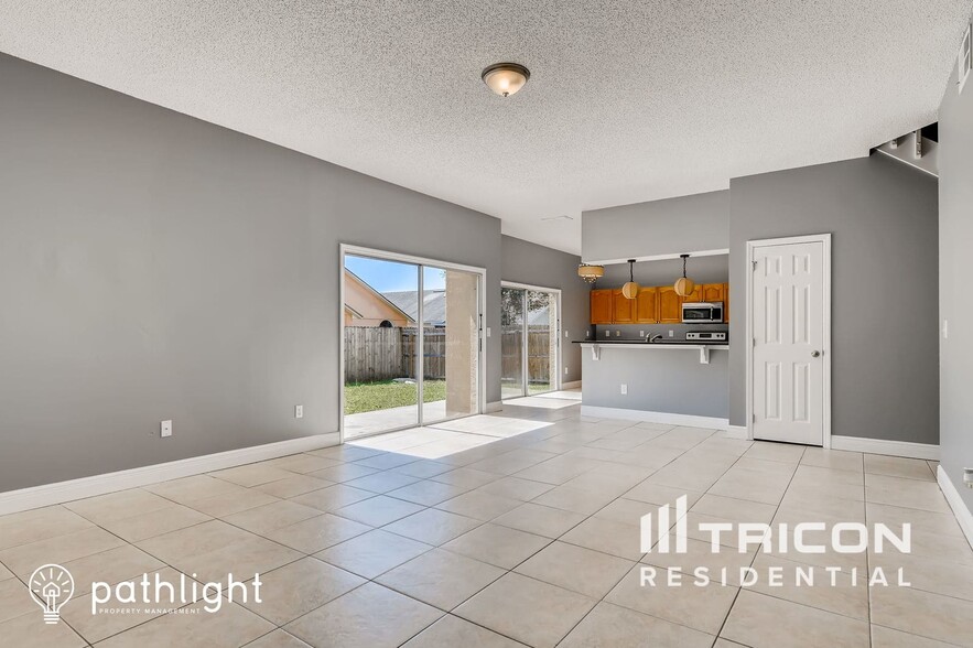 Building Photo - 102 Knights Hollow Dr