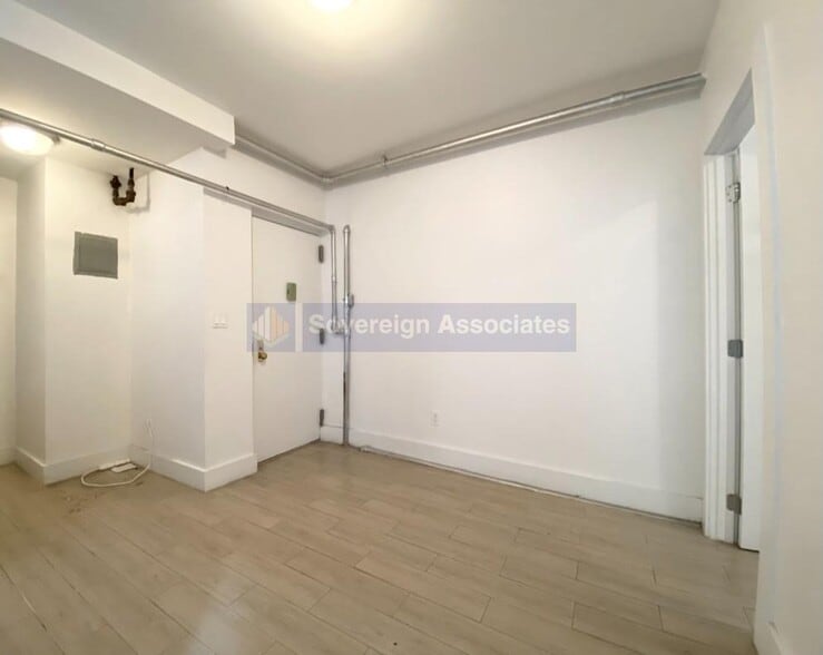 Building Photo - 22 St Nicholas Pl