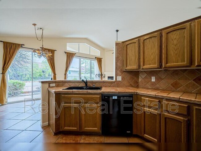 Building Photo - 4605 N Clear Creek Dr