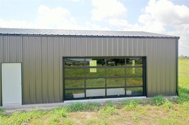 Building Photo - 261 Co Rd 423