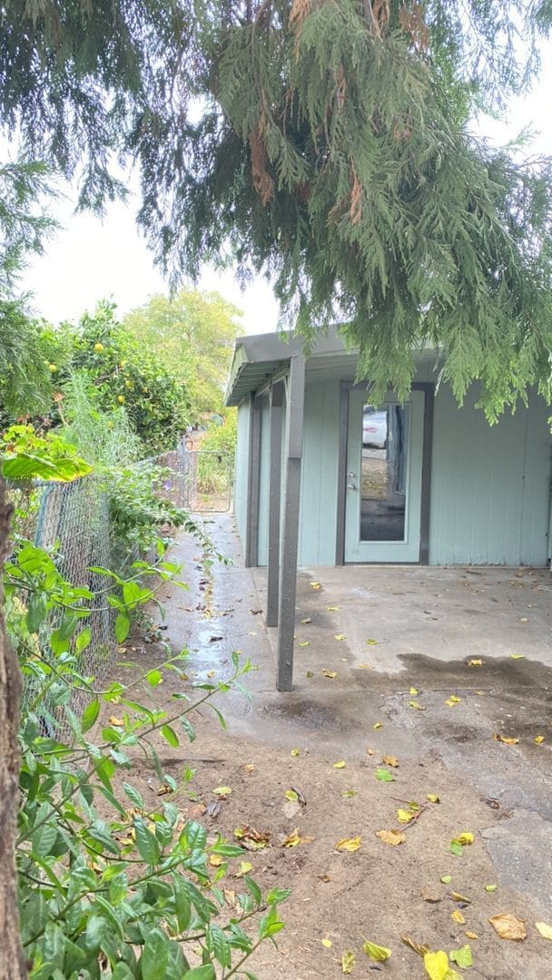 Building Photo - Recently Updated Delhi Home