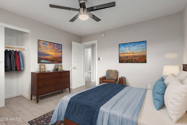 Building Photo - 1208 W 6th St