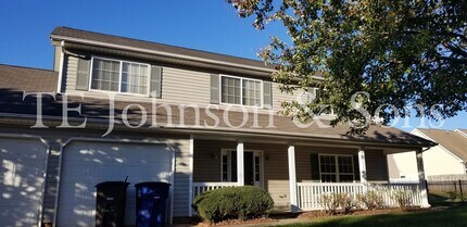 Building Photo - Spacious 4 Bedroom Home with Modern Comfor...