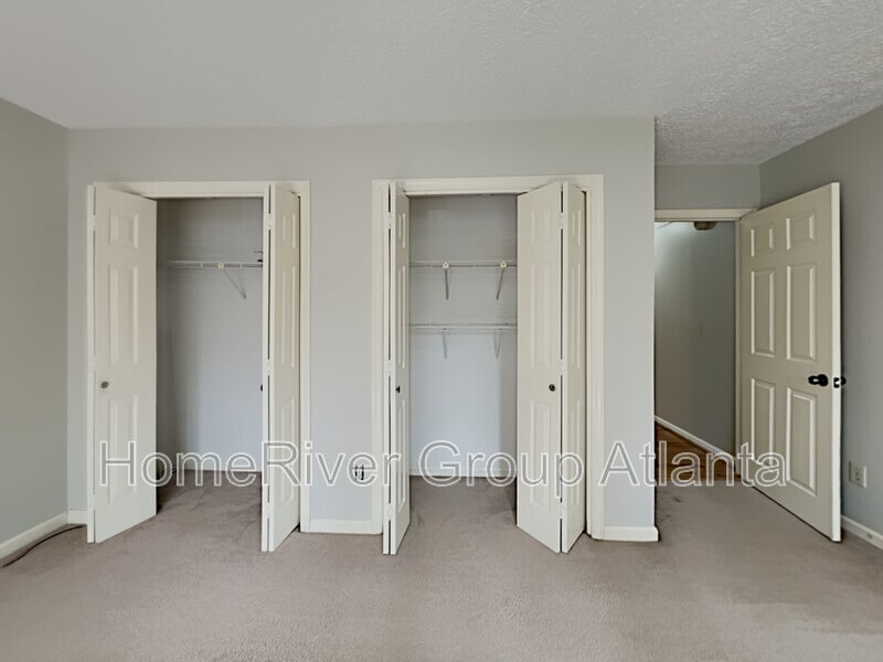 Building Photo - 1216 Wynford Colony S W