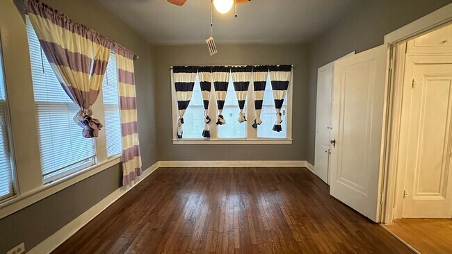 Building Photo - Highland Park 2/1 Home Ready for Move-In