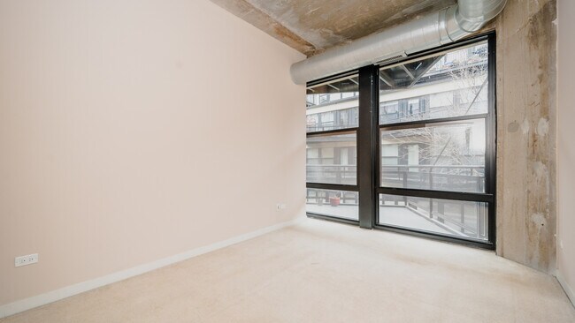 Building Photo - 1150 W 15th St