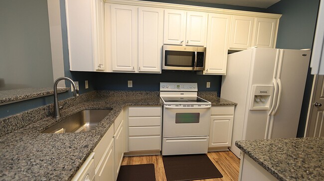 Building Photo - Cozy 2-Bedroom NW Raleigh Townhome just of...