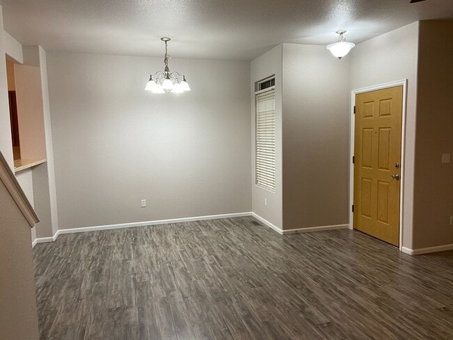 Building Photo - Newly Updated 3Bed/3Bath Townhome Near Ft Carson!