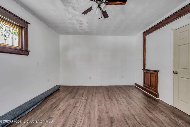 Building Photo - 208 E Warren St