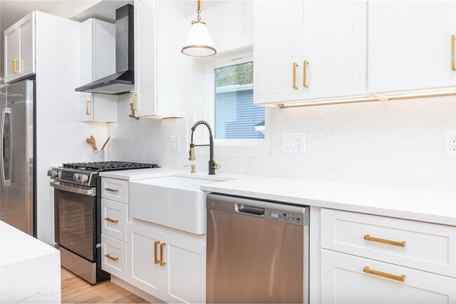 Building Photo - 34 Waverly Pl