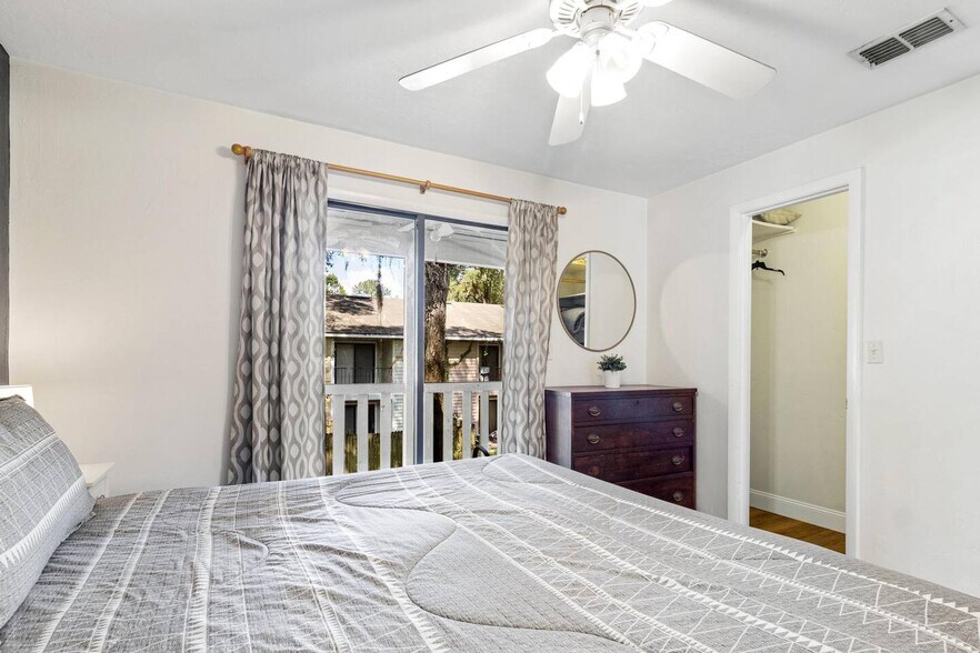 Building Photo - 2228 SW 39th Dr