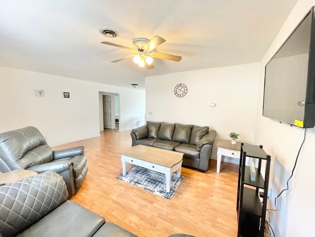 Building Photo - 210 Beaver St