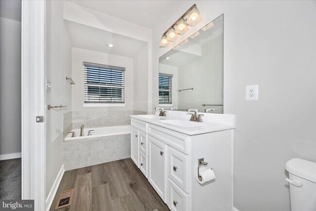 Building Photo - 195 Bel Aire Ln