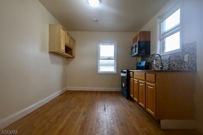 Building Photo - 34-36 Hedden Terrace Unit 3