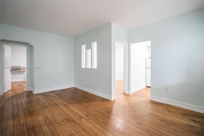 Building Photo - 7301 Carlyle Ave