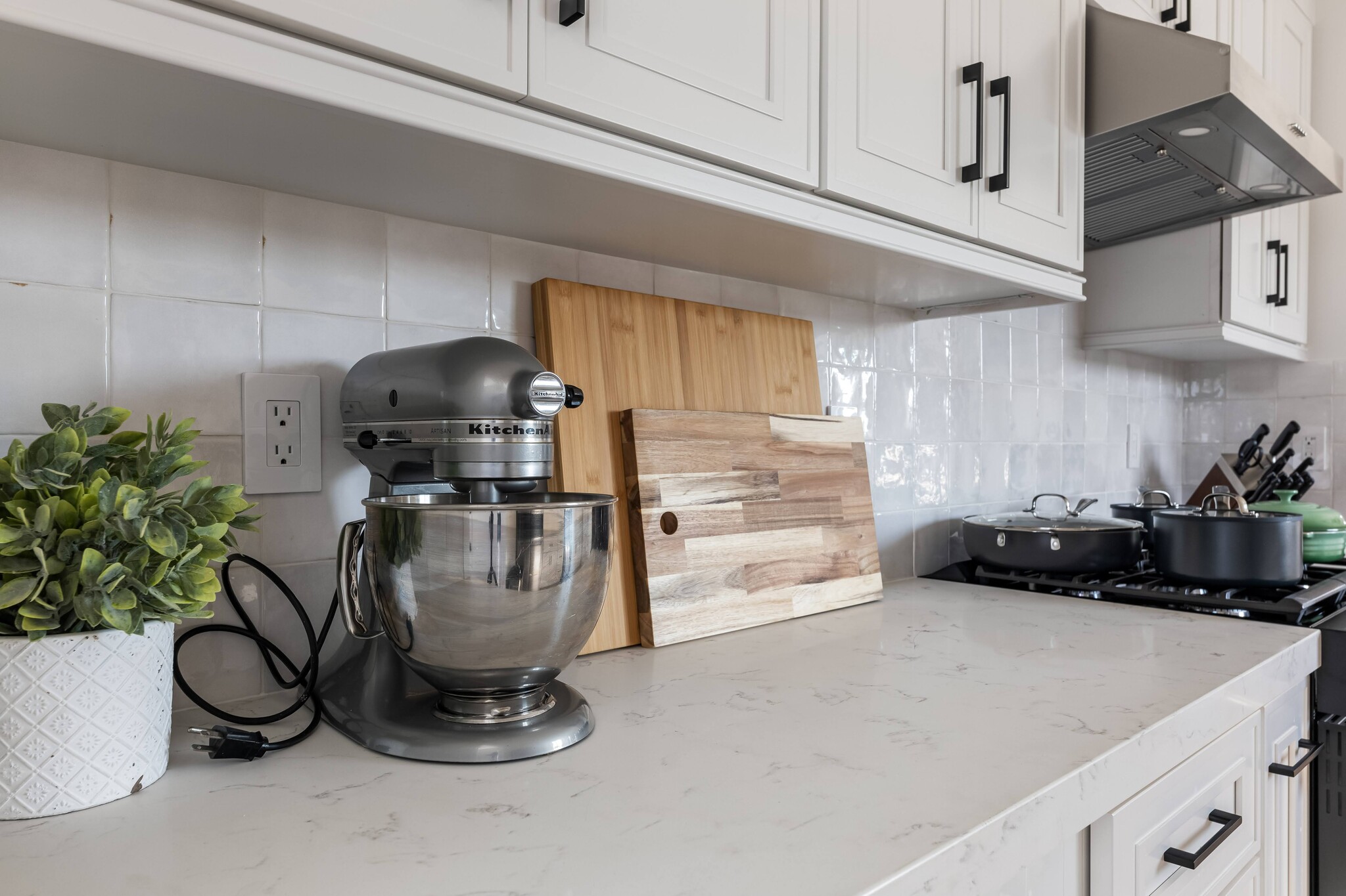 Chef's kitchen with natural sunlight and luxury appliances. Kitchen-Aid mixer. - 1823 N Ditman Ave